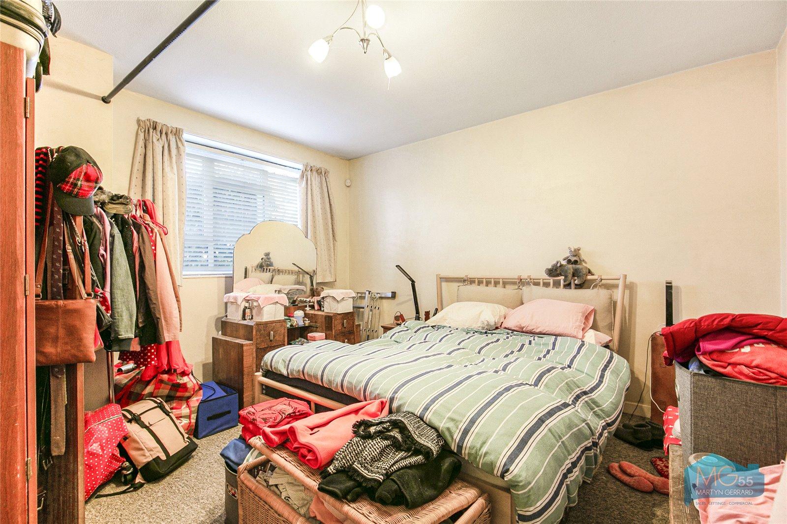 2 bedroom Ground Floor Flat to rent - Martyn Gerrard