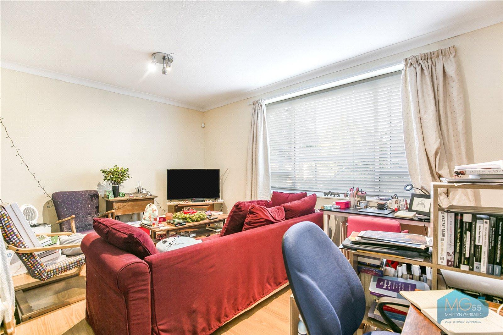 2 bedroom Ground Floor Flat to rent - Martyn Gerrard