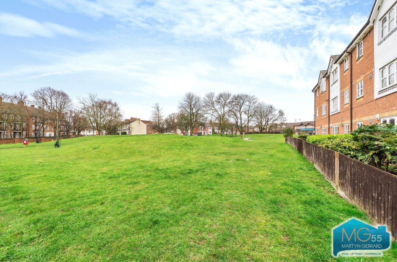 2 bedroom Apartment to rent - Martyn Gerrard