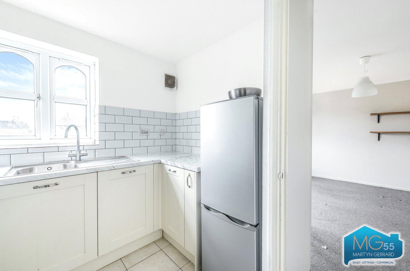 2 bedroom Apartment to rent - Martyn Gerrard