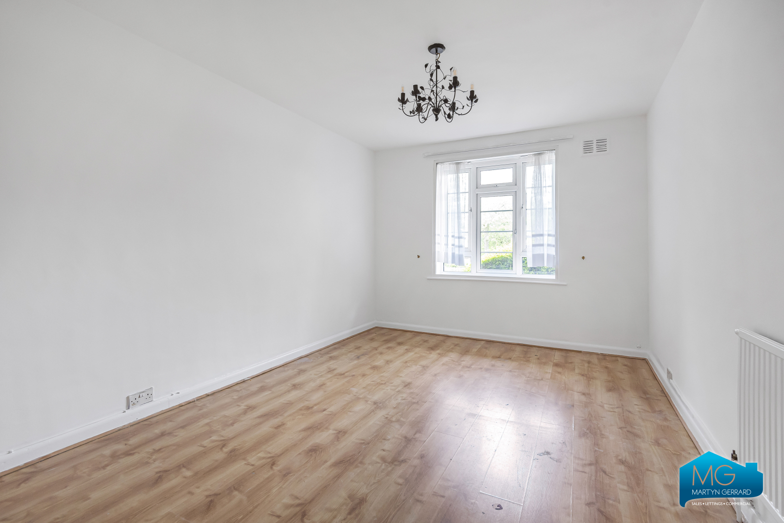 2 bedroom Ground Floor Flat to rent - Martyn Gerrard