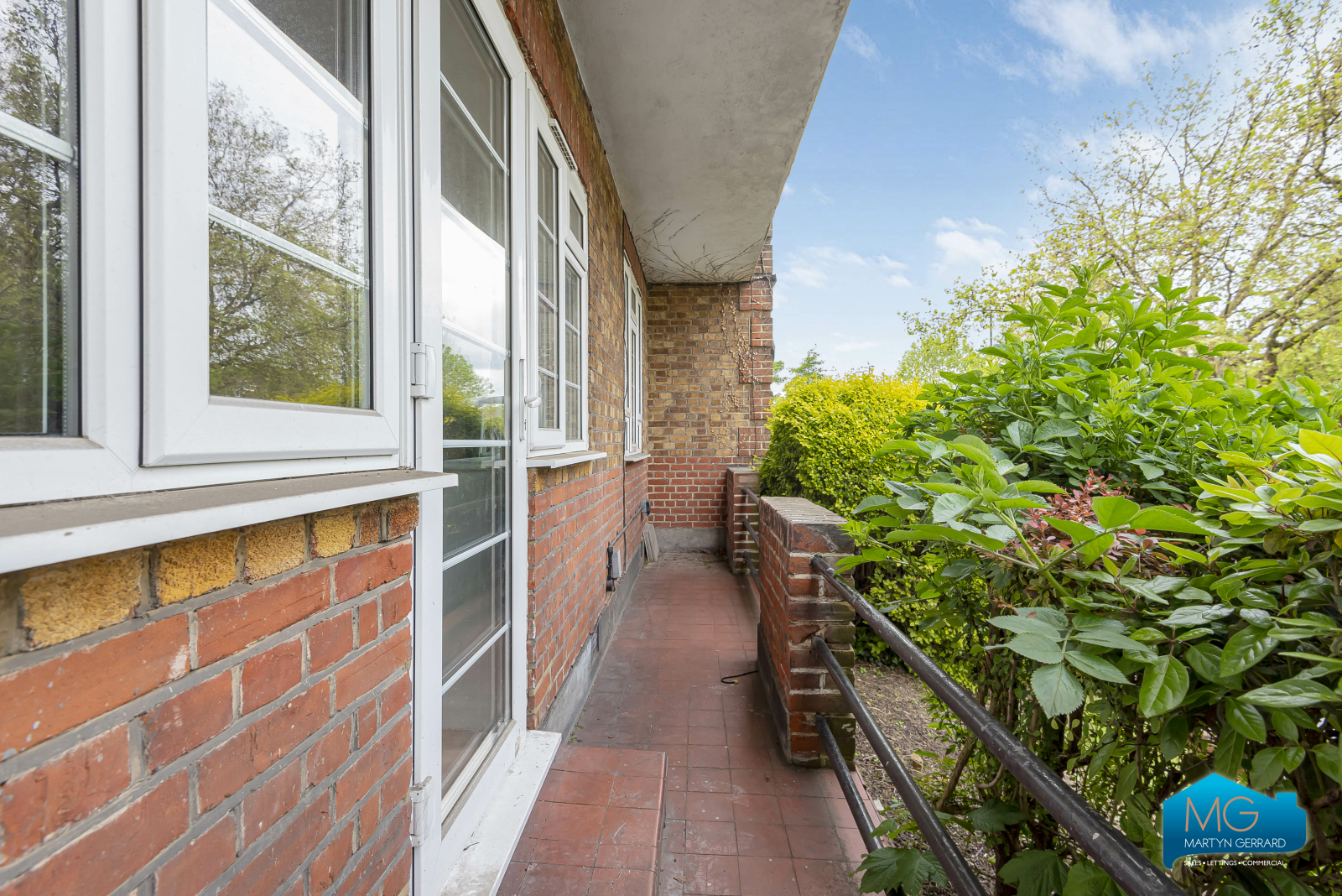 2 bedroom Ground Floor Flat to rent - Martyn Gerrard
