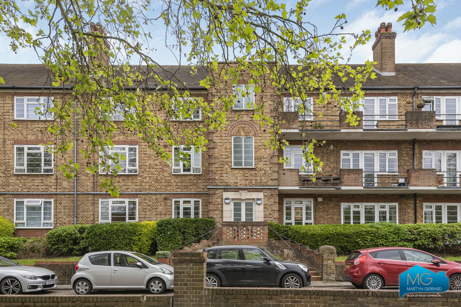 2 bedroom Ground Floor Flat to rent - Martyn Gerrard