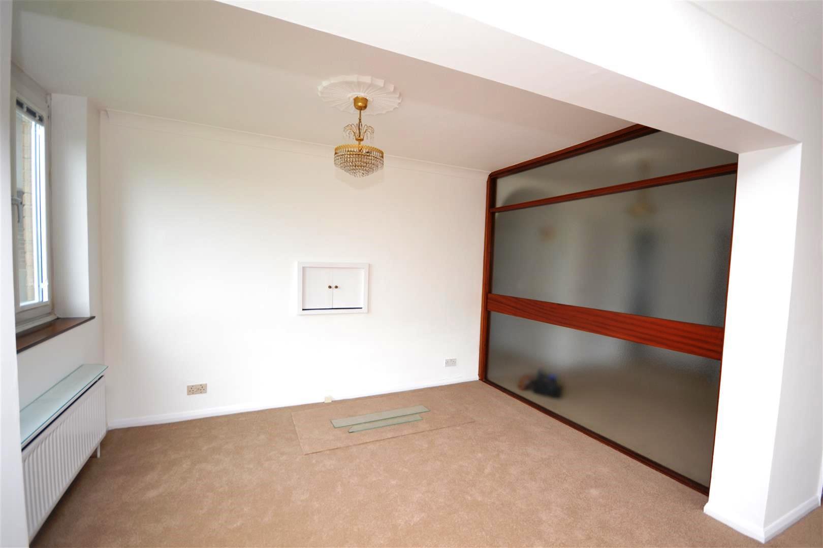 2 bedroom Apartment to rent - Martyn Gerrard