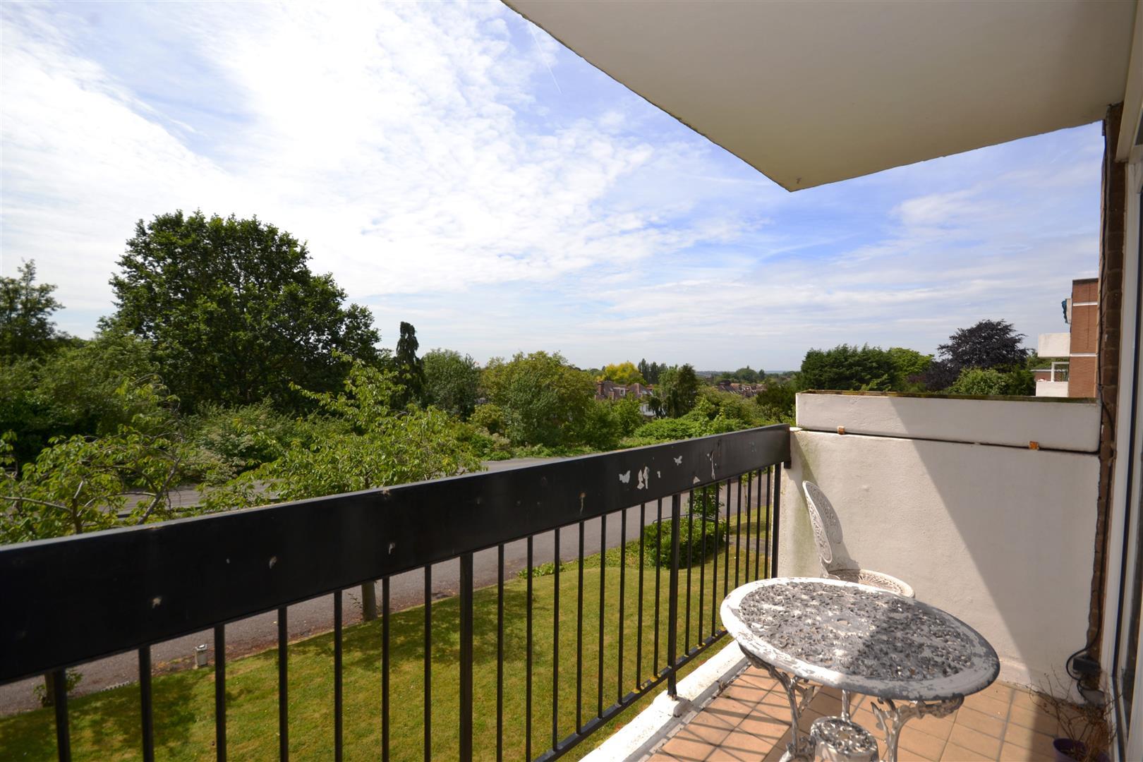 2 bedroom Apartment to rent - Martyn Gerrard