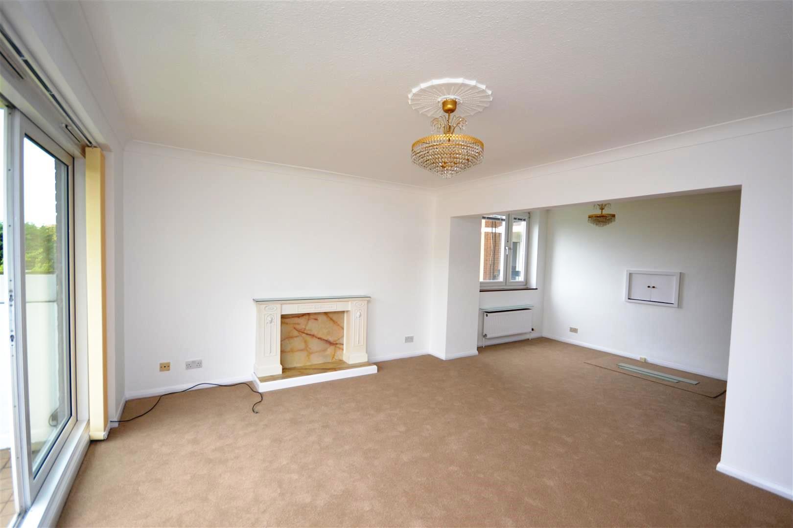 2 bedroom Apartment to rent - Martyn Gerrard