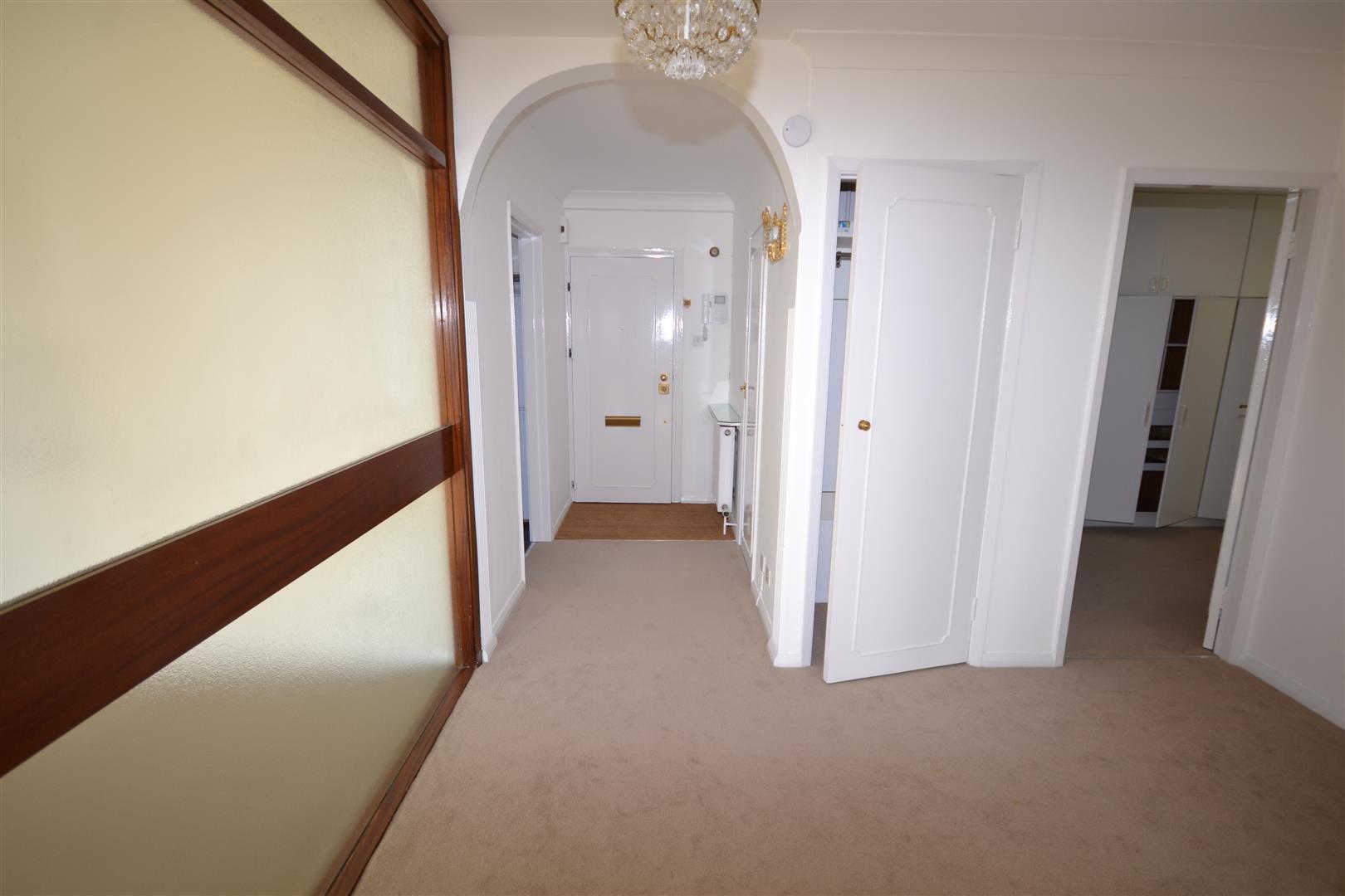2 bedroom Apartment to rent - Martyn Gerrard