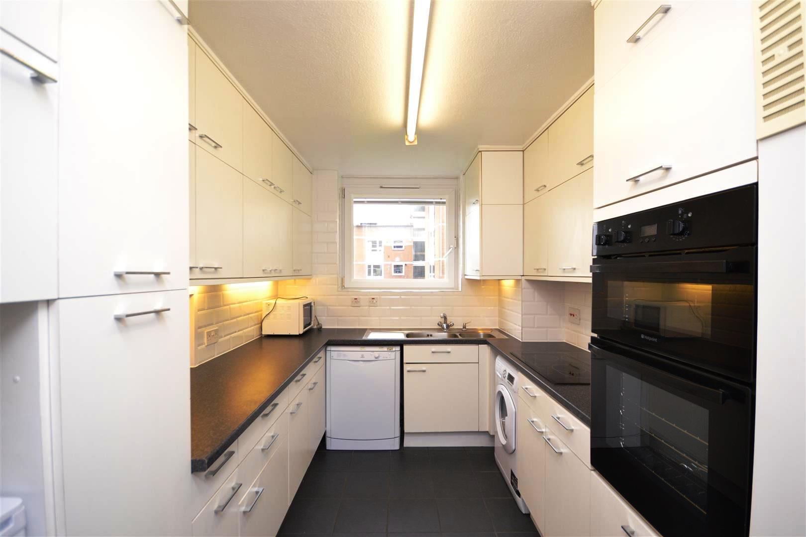 2 bedroom Apartment to rent - Martyn Gerrard
