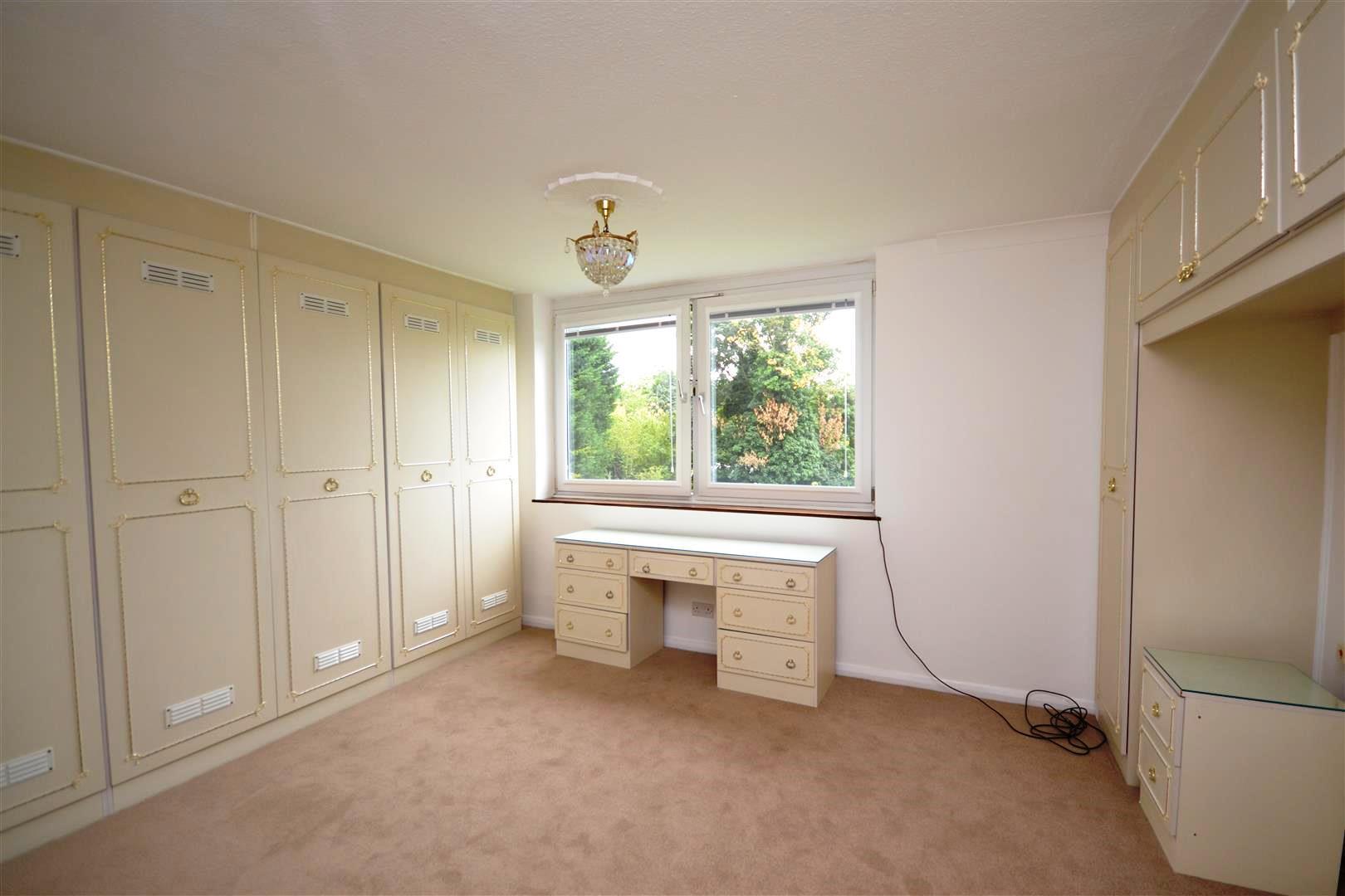 2 bedroom Apartment to rent - Martyn Gerrard