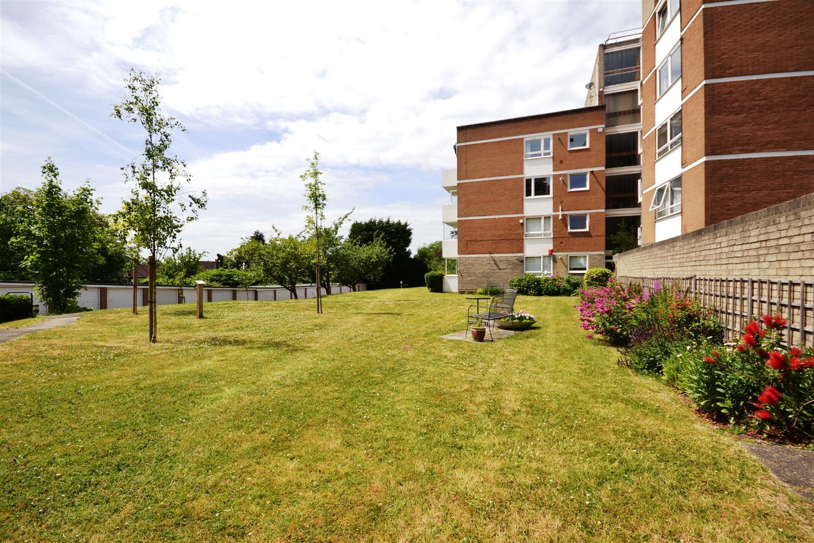 2 bedroom Apartment to rent - Martyn Gerrard