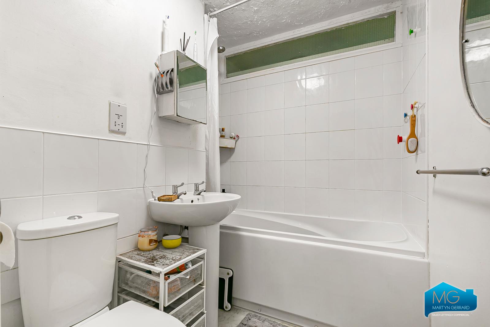 1 bedroom Ground Floor Flat to rent - Martyn Gerrard