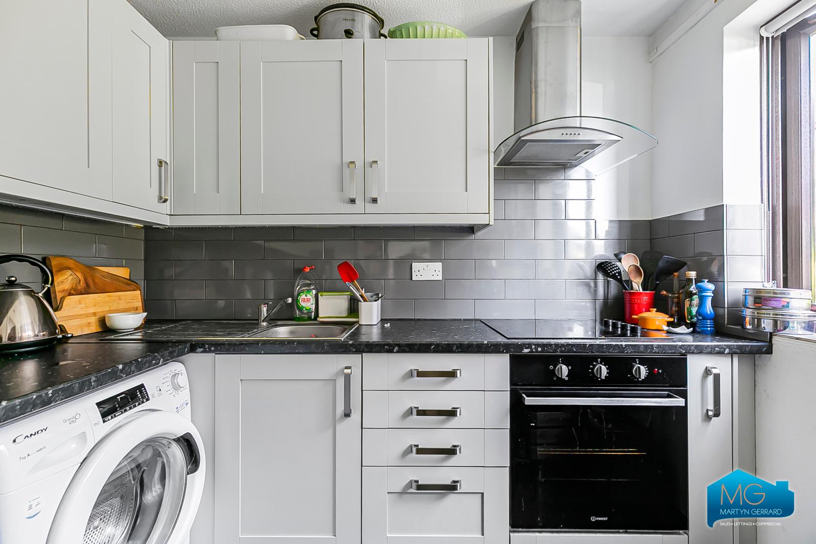 1 bedroom Ground Floor Flat to rent - Martyn Gerrard