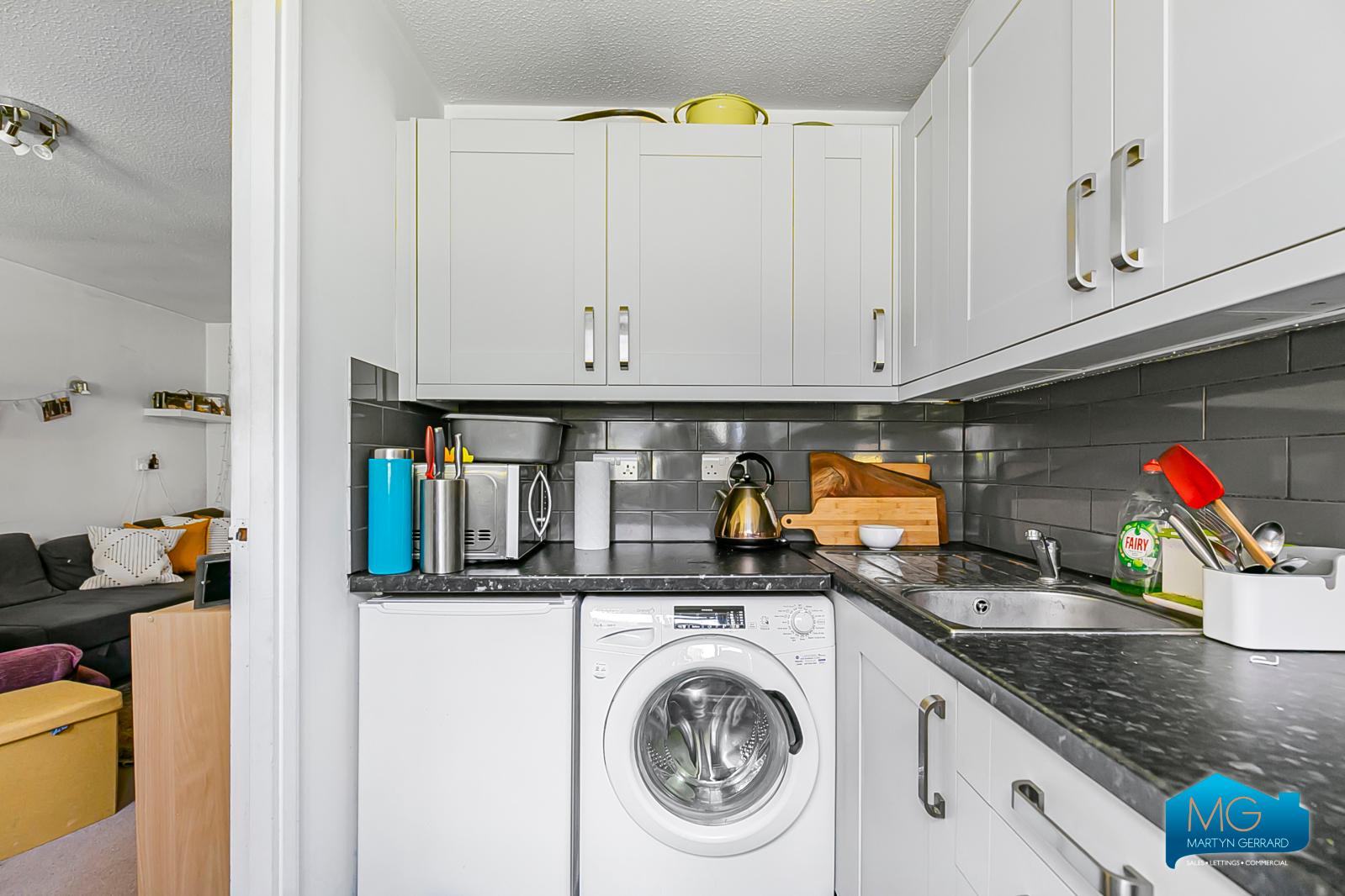 1 bedroom Ground Floor Flat to rent - Martyn Gerrard