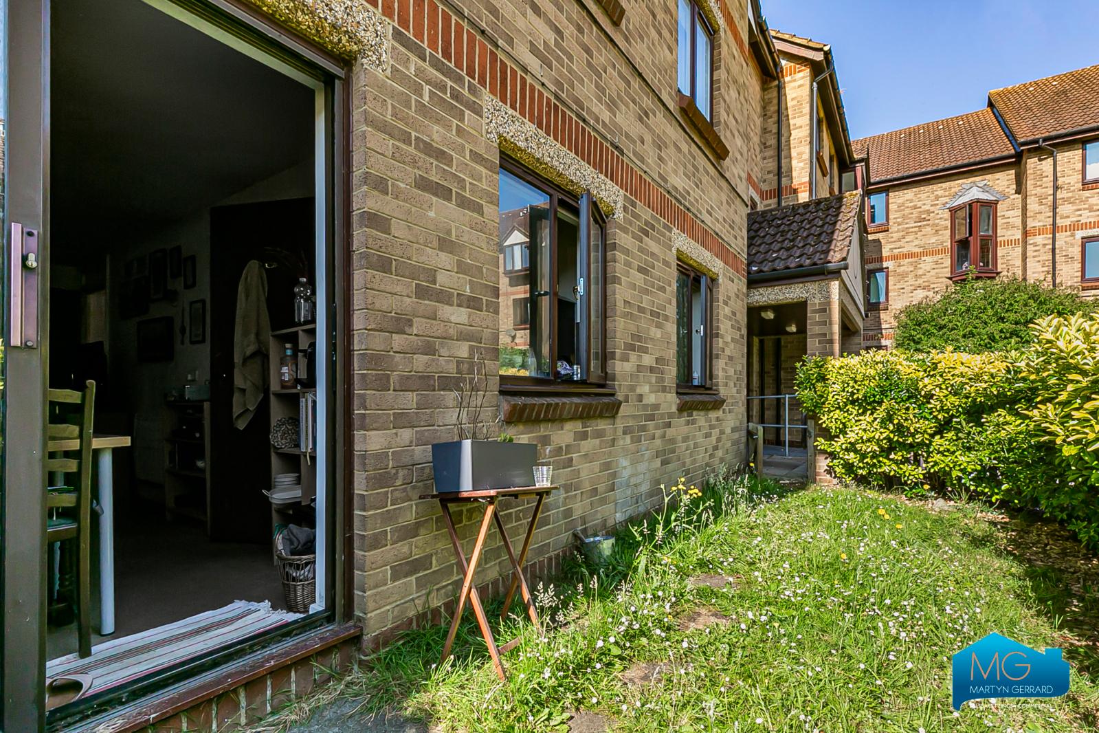 1 bedroom Ground Floor Flat to rent - Martyn Gerrard