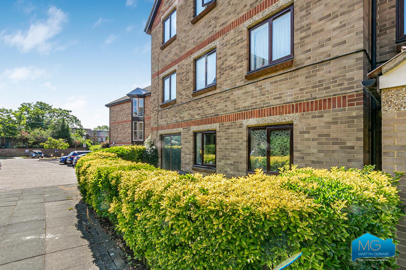 1 bedroom Ground Floor Flat to rent - Martyn Gerrard