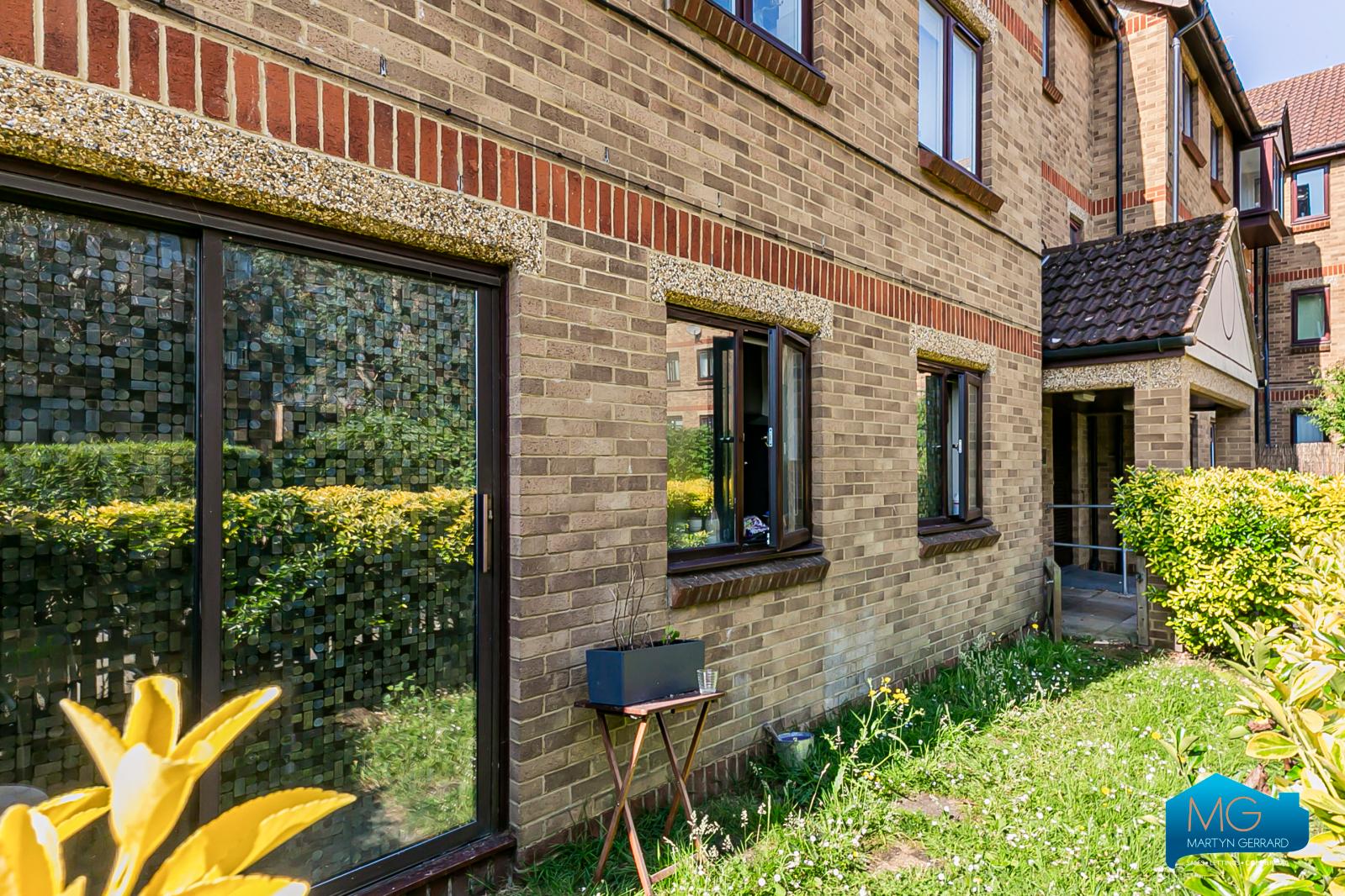 1 bedroom Ground Floor Flat to rent - Martyn Gerrard