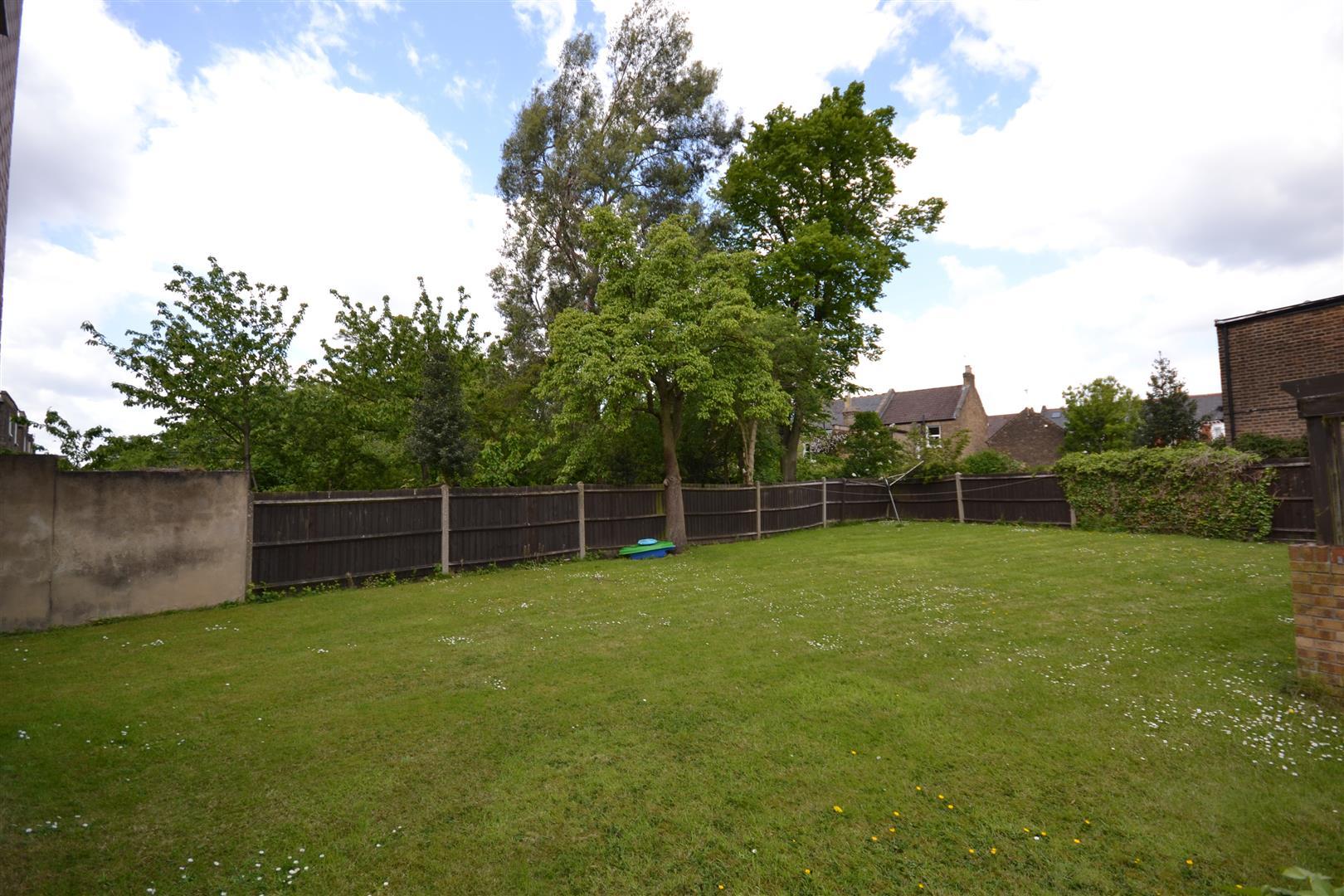 1 bedroom Ground Floor Flat to rent - Martyn Gerrard