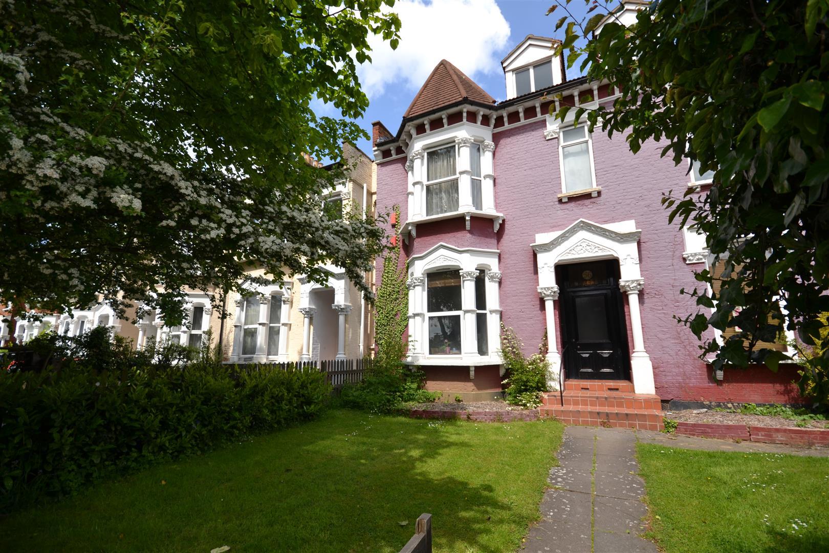 1 bedroom Ground Floor Flat to rent - Martyn Gerrard