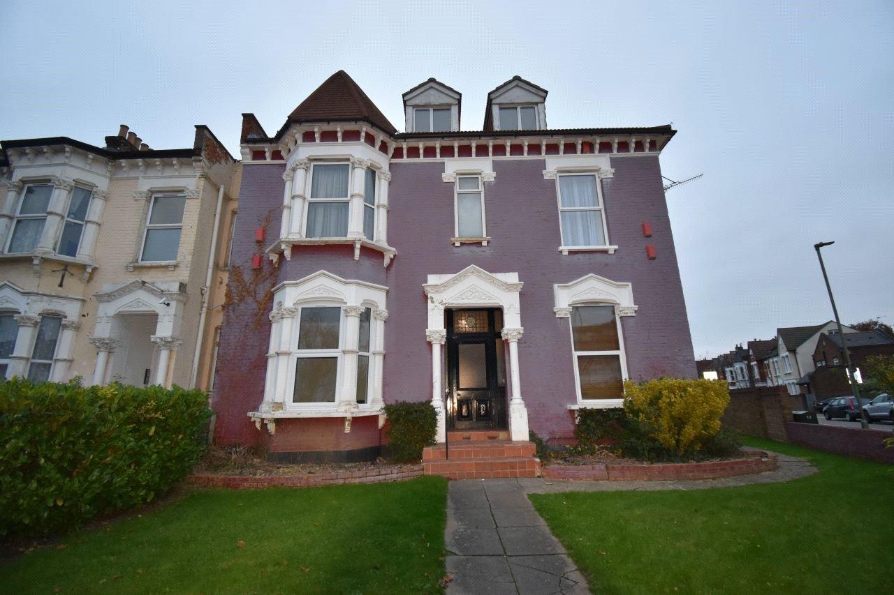 1 bedroom Ground Floor Flat to rent - Martyn Gerrard