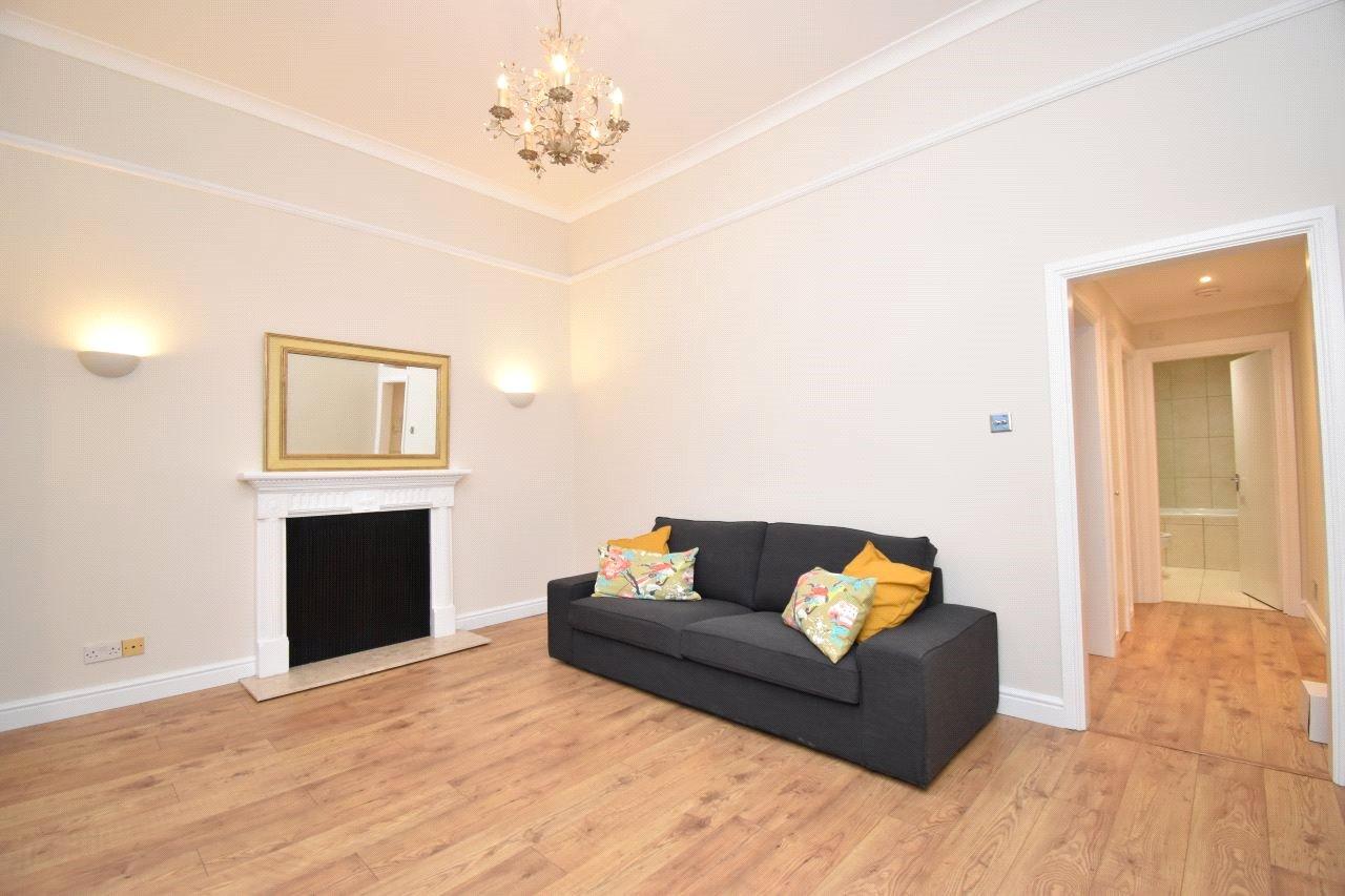 1 bedroom Ground Floor Flat to rent - Martyn Gerrard