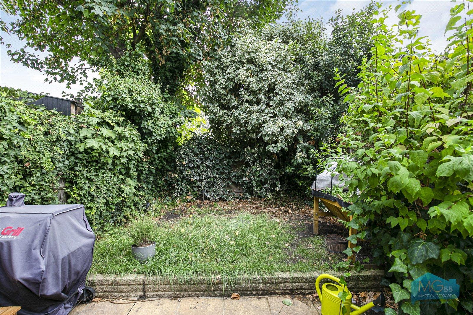 2 bedroom Ground Floor Flat to rent - Martyn Gerrard