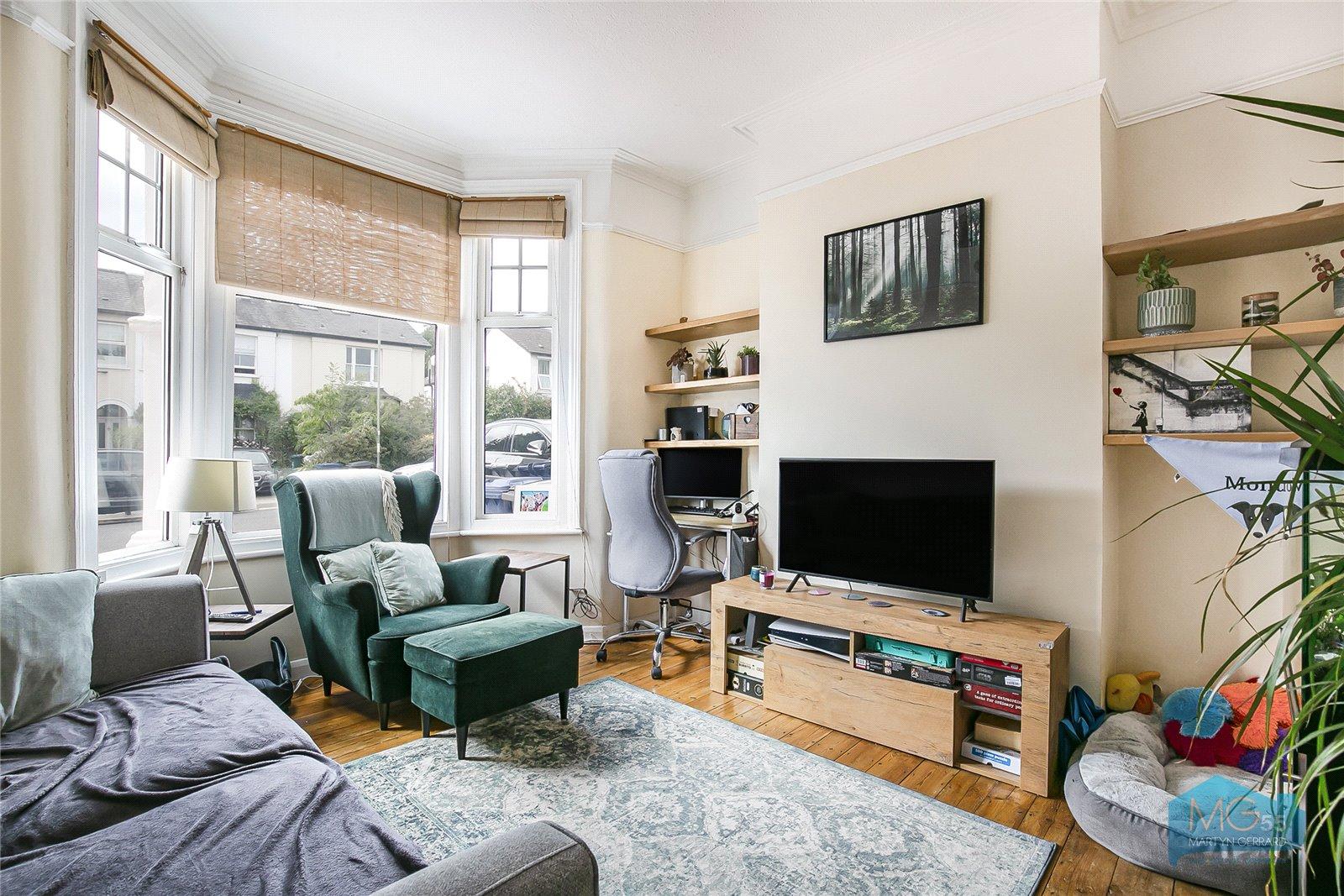 2 bedroom Ground Floor Flat to rent - Martyn Gerrard