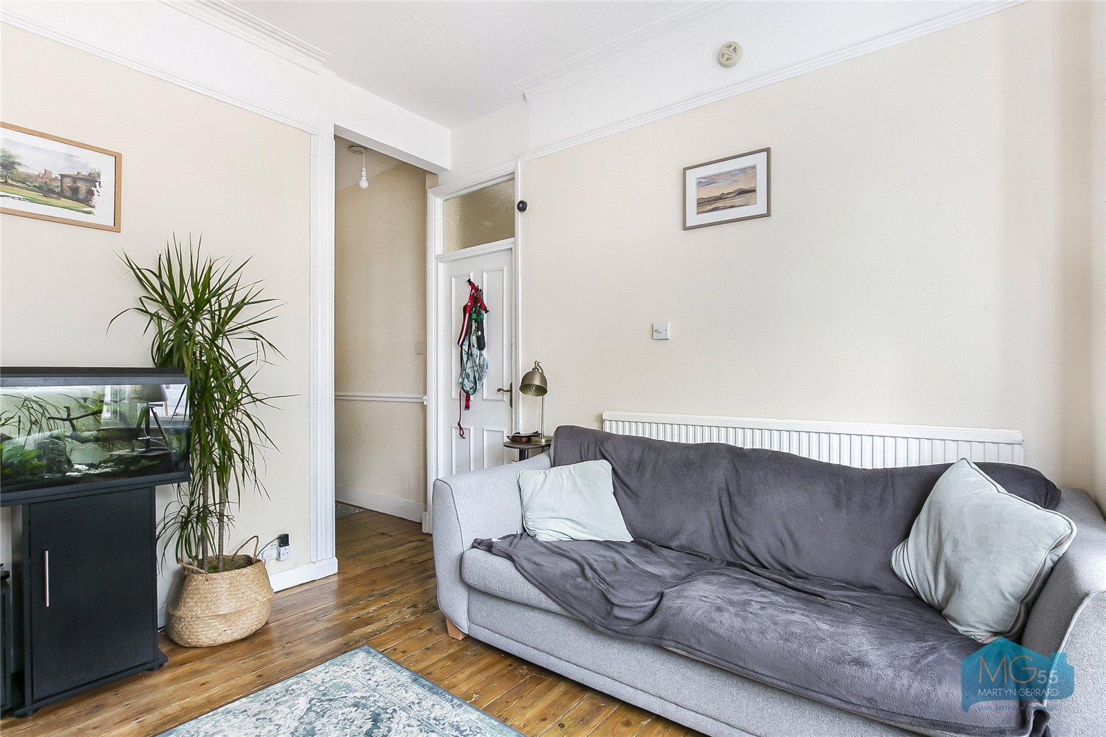 2 bedroom Ground Floor Flat to rent - Martyn Gerrard