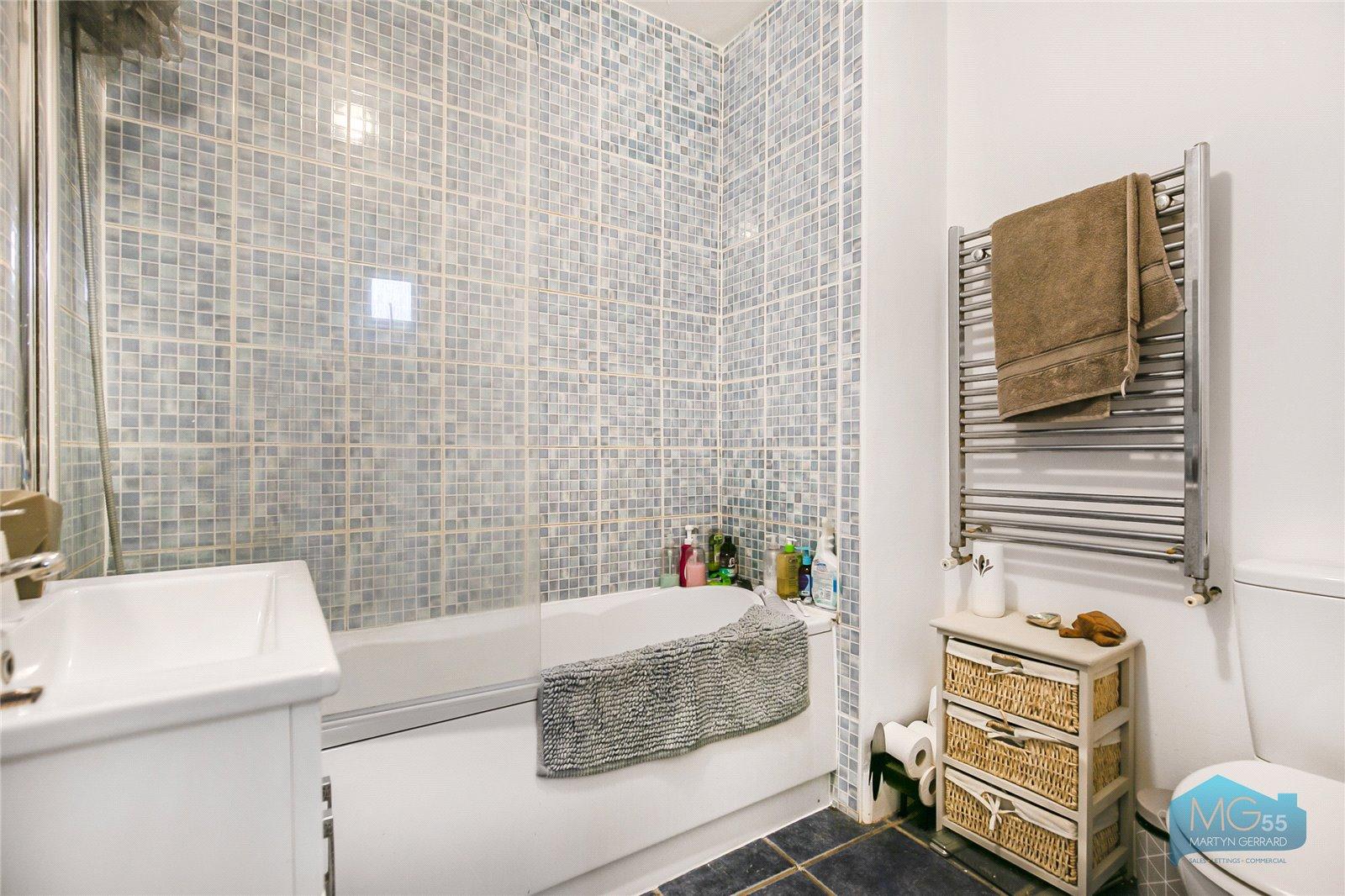 2 bedroom Ground Floor Flat to rent - Martyn Gerrard