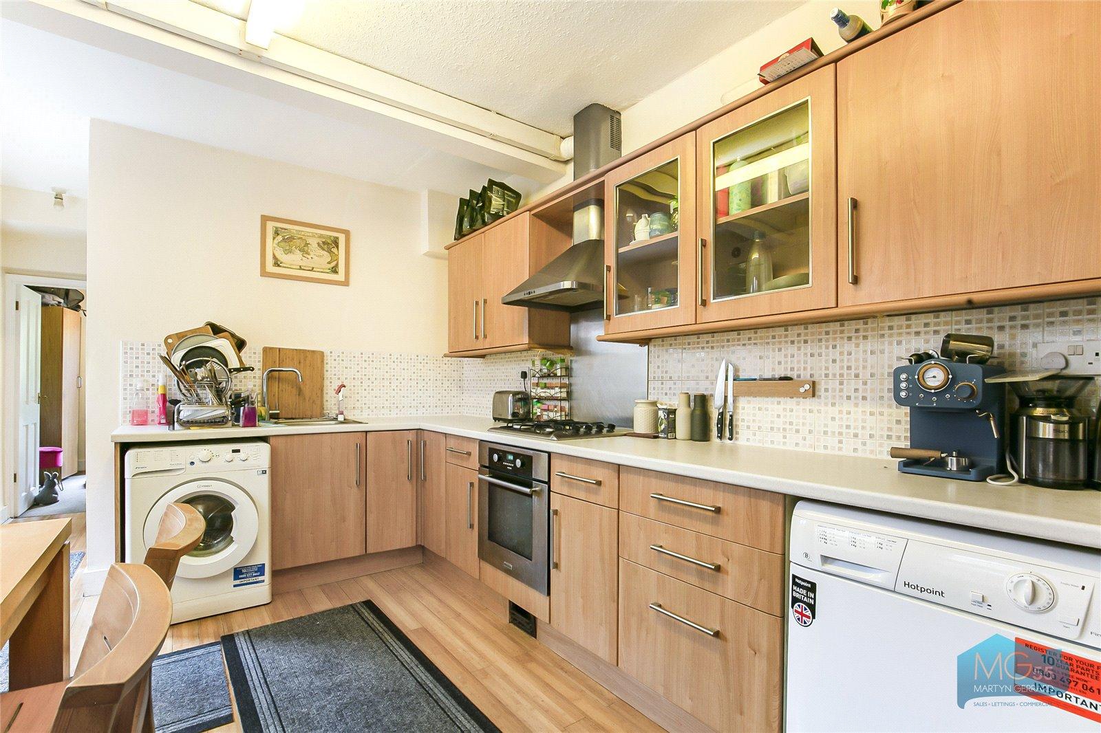 2 bedroom Ground Floor Flat to rent - Martyn Gerrard