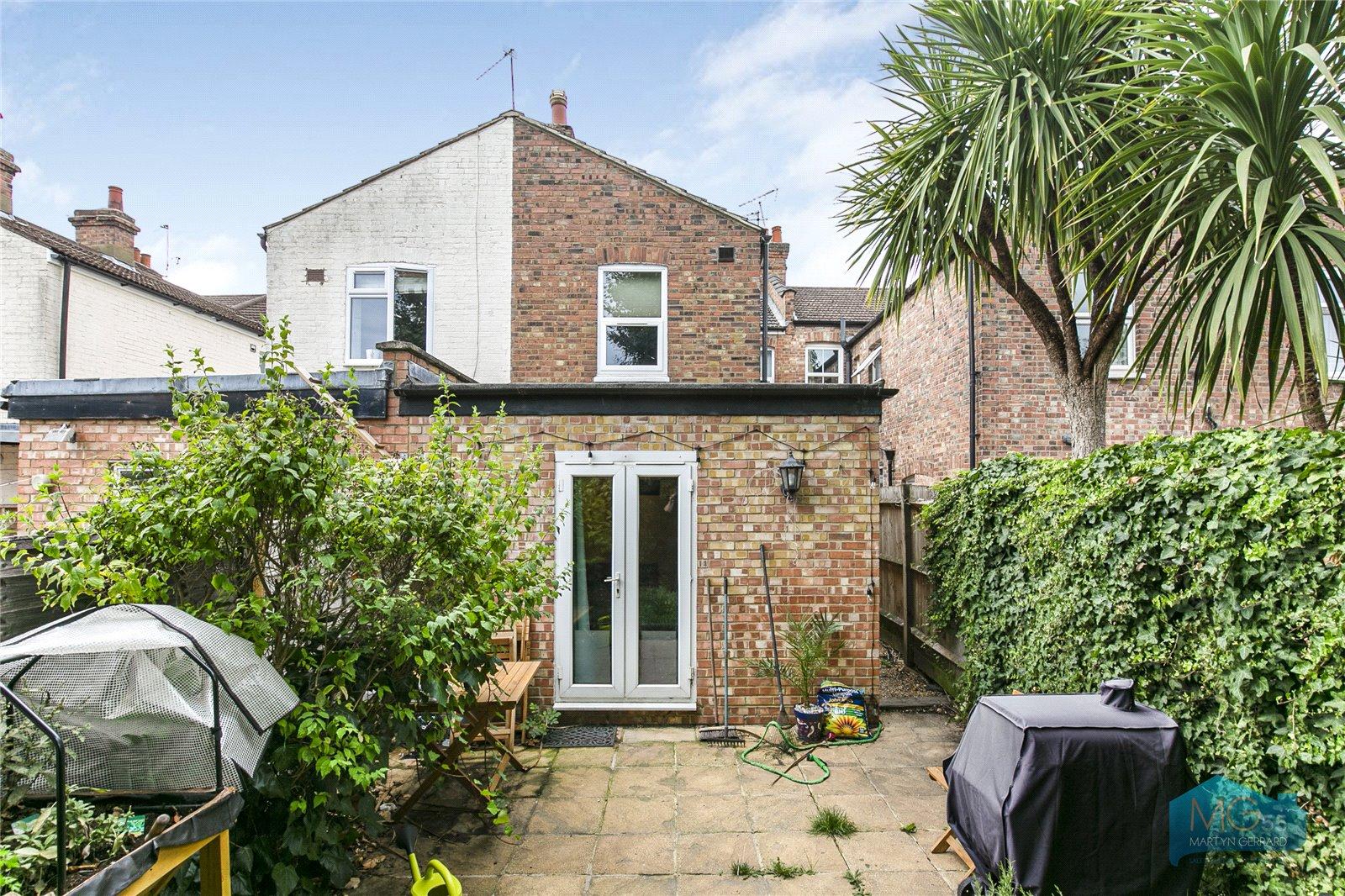 2 bedroom Ground Floor Flat to rent - Martyn Gerrard