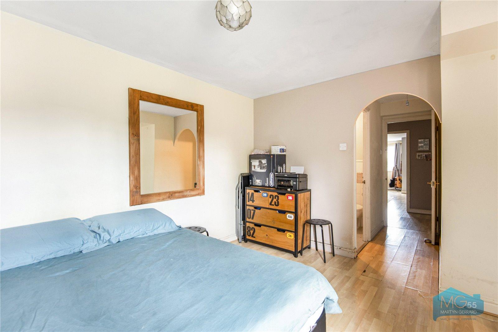 2 bedroom Apartment to rent - Martyn Gerrard