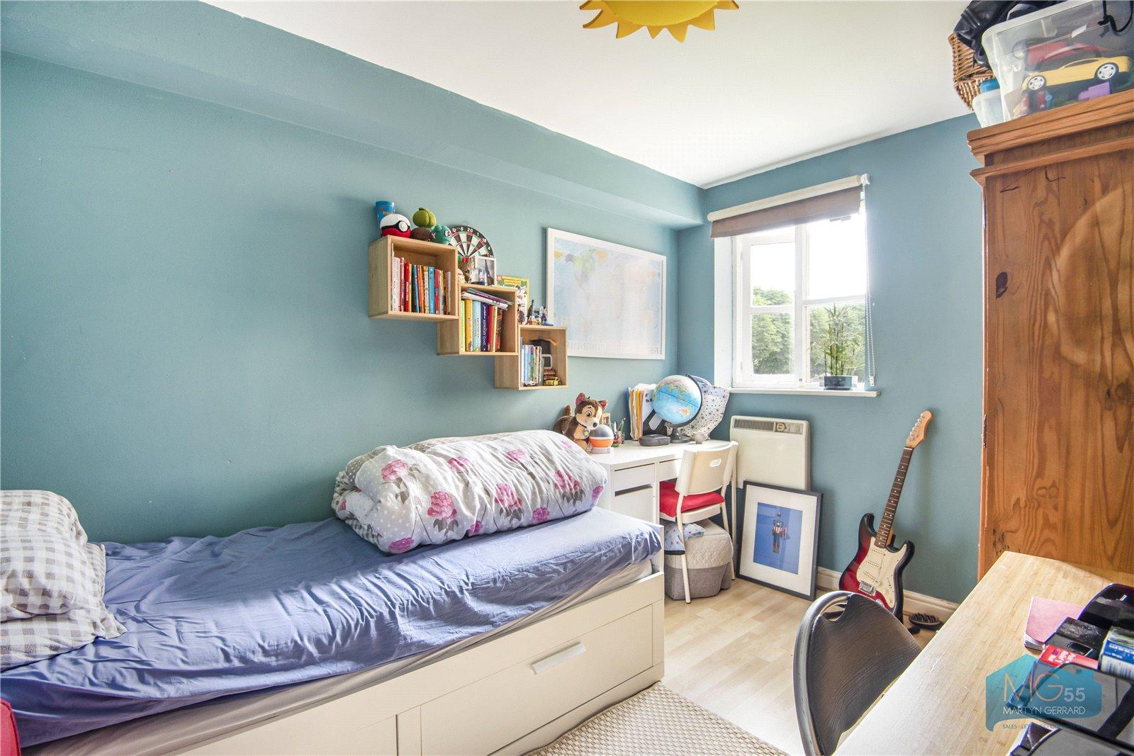 2 bedroom Apartment to rent - Martyn Gerrard