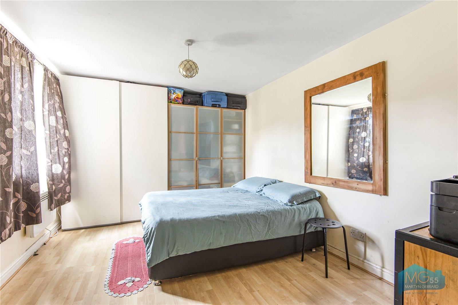 2 bedroom Apartment to rent - Martyn Gerrard