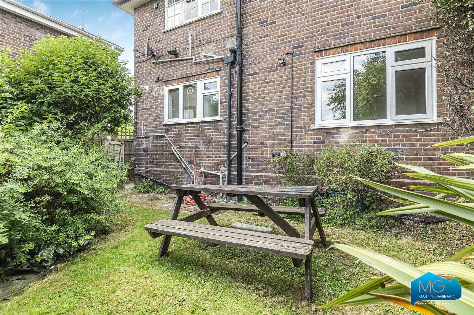 1 bedroom Ground Floor Flat to rent - Martyn Gerrard