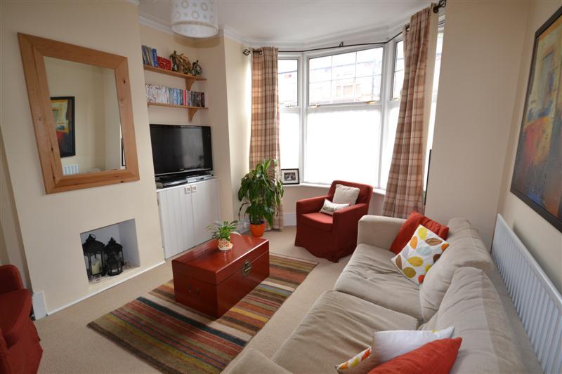 2 bedroom House to rent - Martyn Gerrard