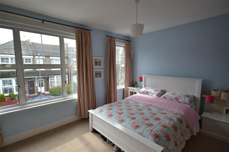 2 bedroom House to rent - Martyn Gerrard