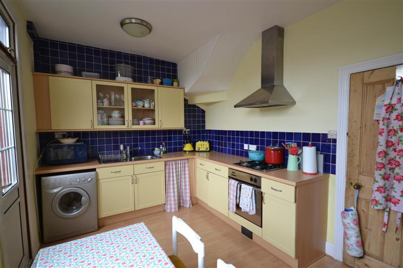 2 bedroom House to rent - Martyn Gerrard