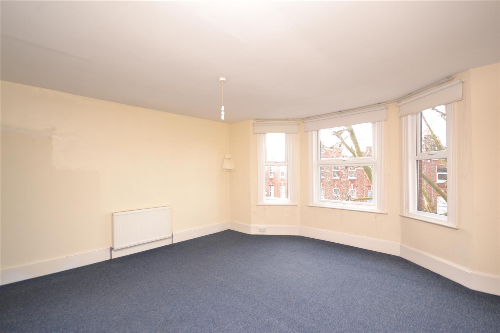 3 bedroom Apartment to rent - Martyn Gerrard