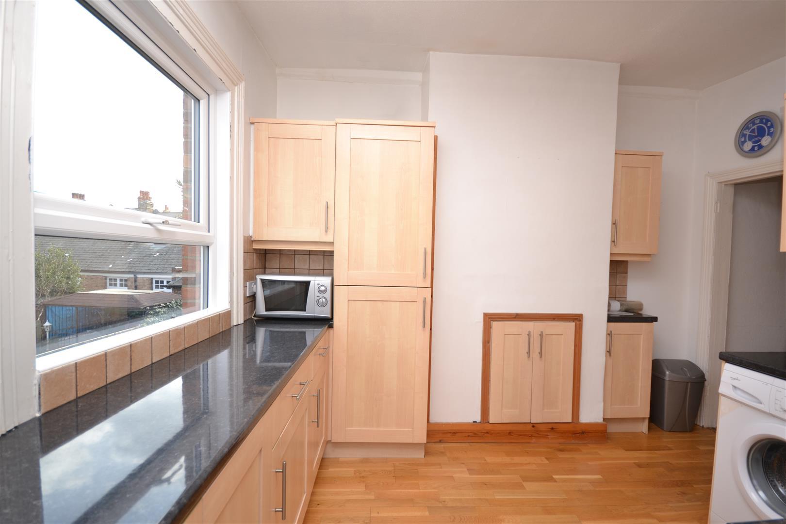 3 bedroom Apartment to rent - Martyn Gerrard