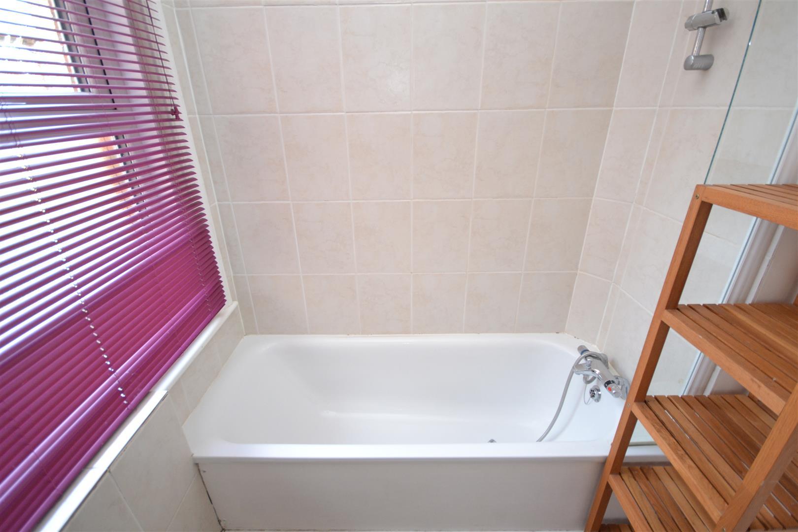 3 bedroom Apartment to rent - Martyn Gerrard