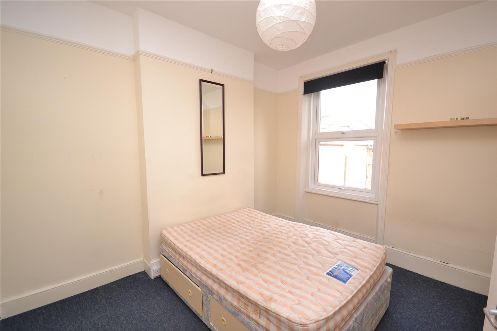 3 bedroom Apartment to rent - Martyn Gerrard