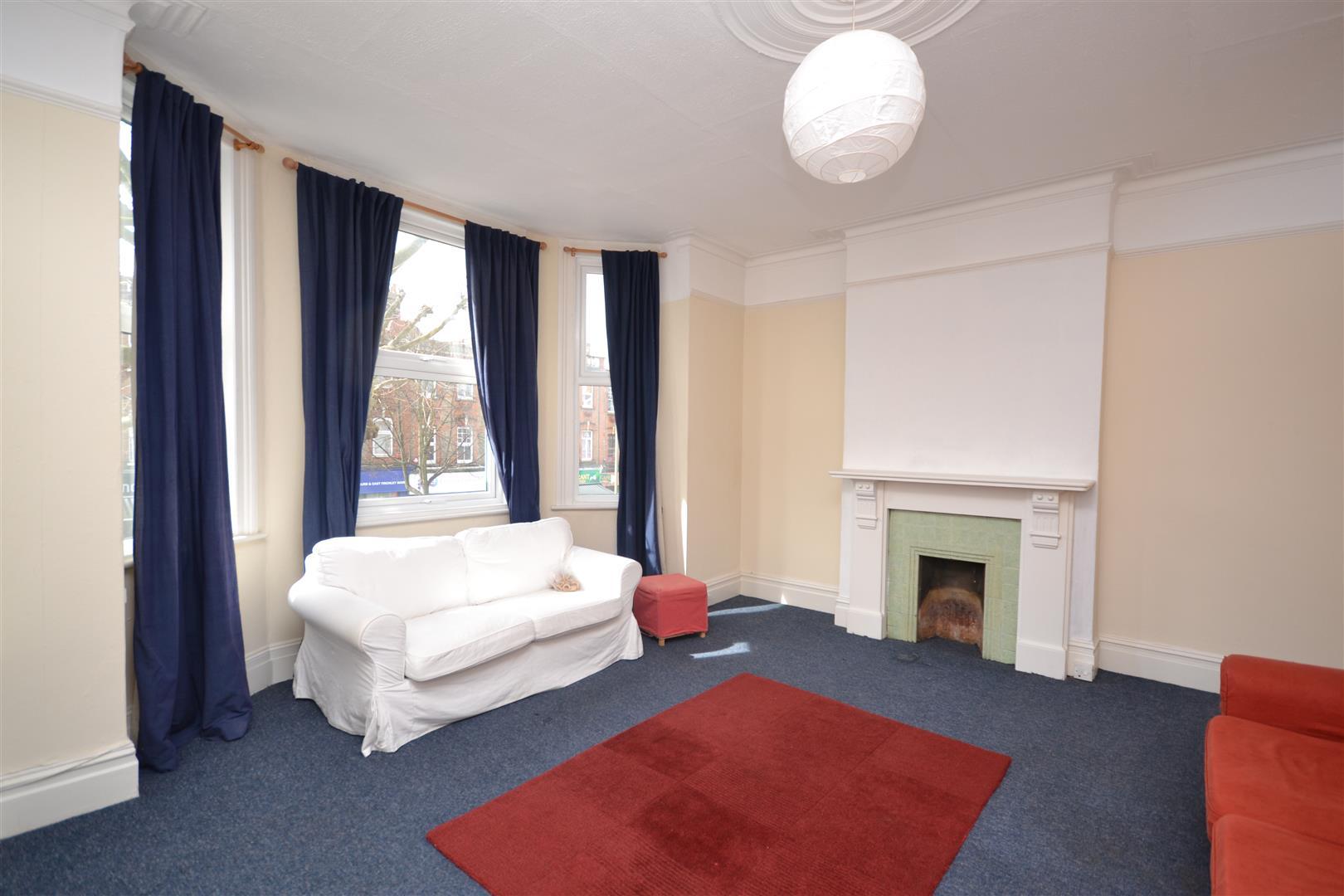 3 bedroom Apartment to rent - Martyn Gerrard