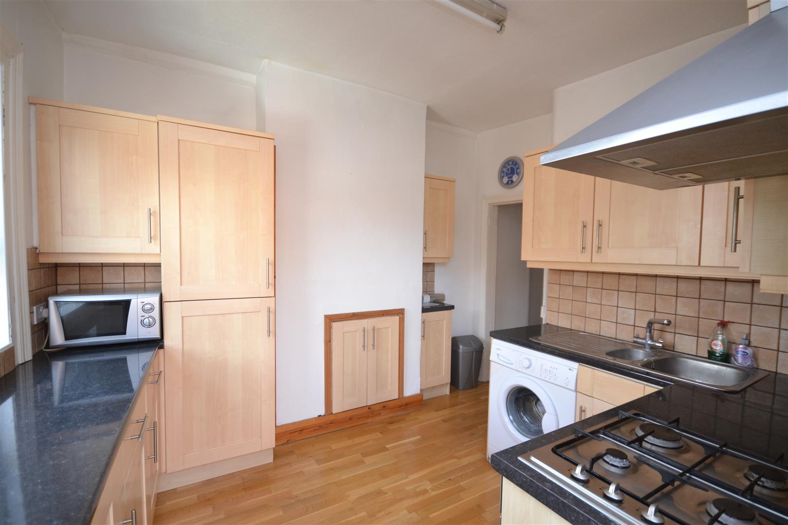 3 bedroom Apartment to rent - Martyn Gerrard