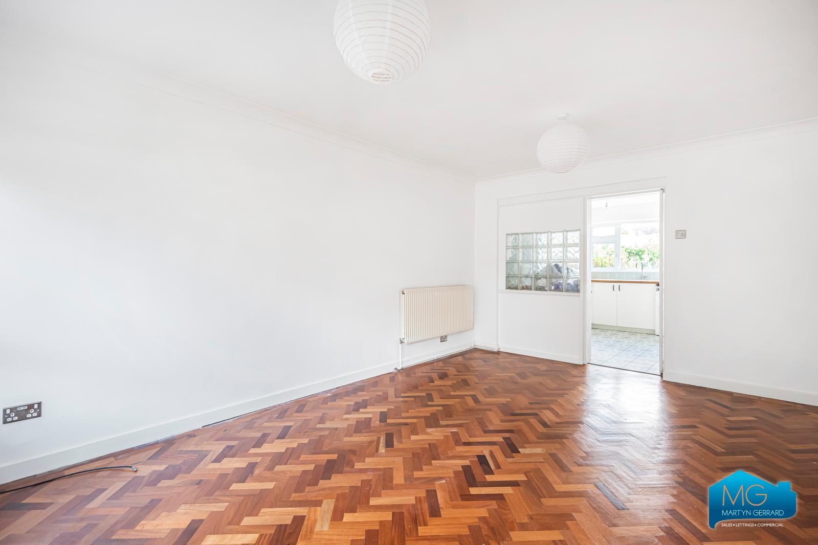 2 bedroom Ground Floor Flat to rent - Martyn Gerrard