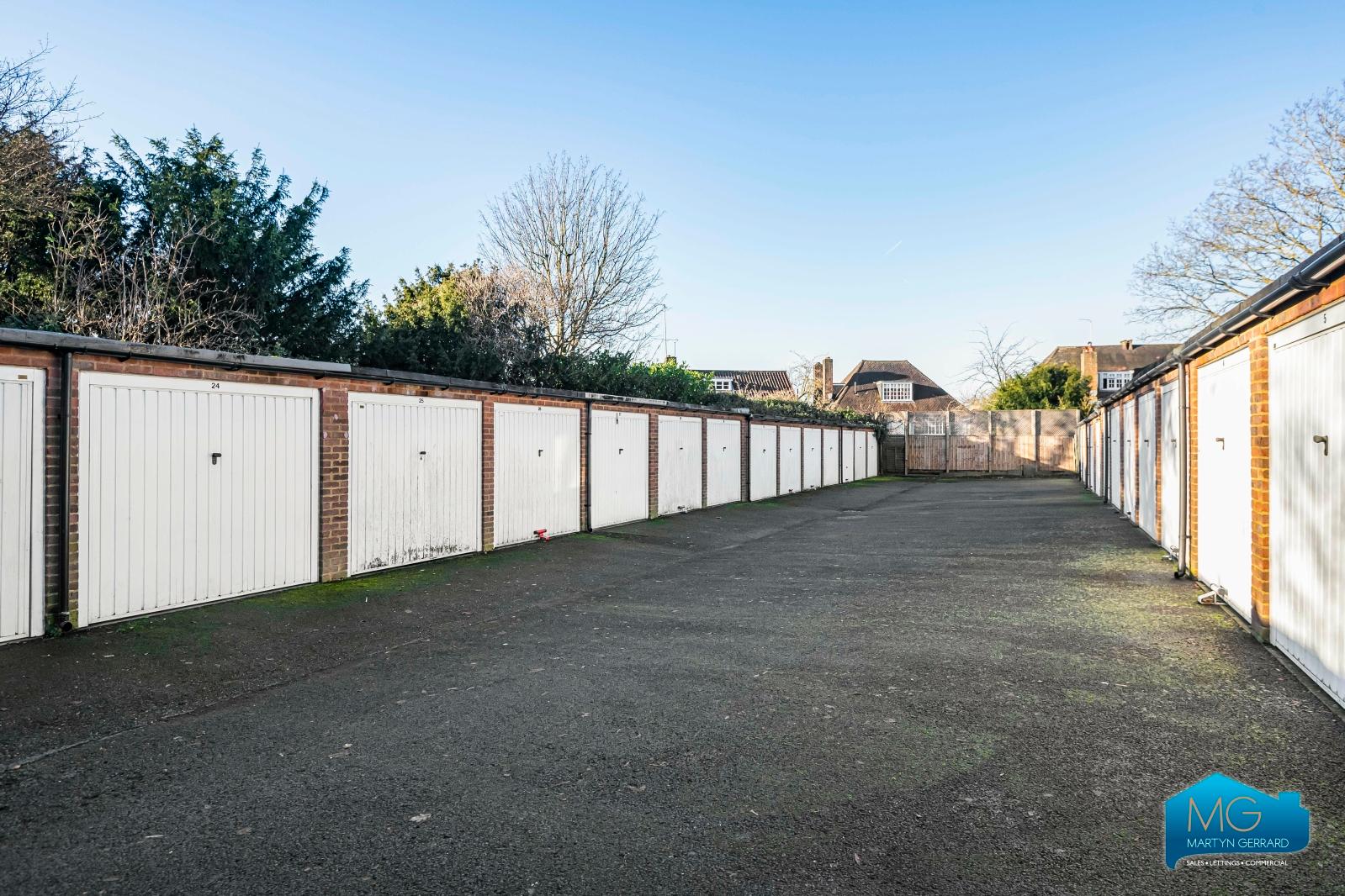 2 bedroom Ground Floor Flat to rent - Martyn Gerrard