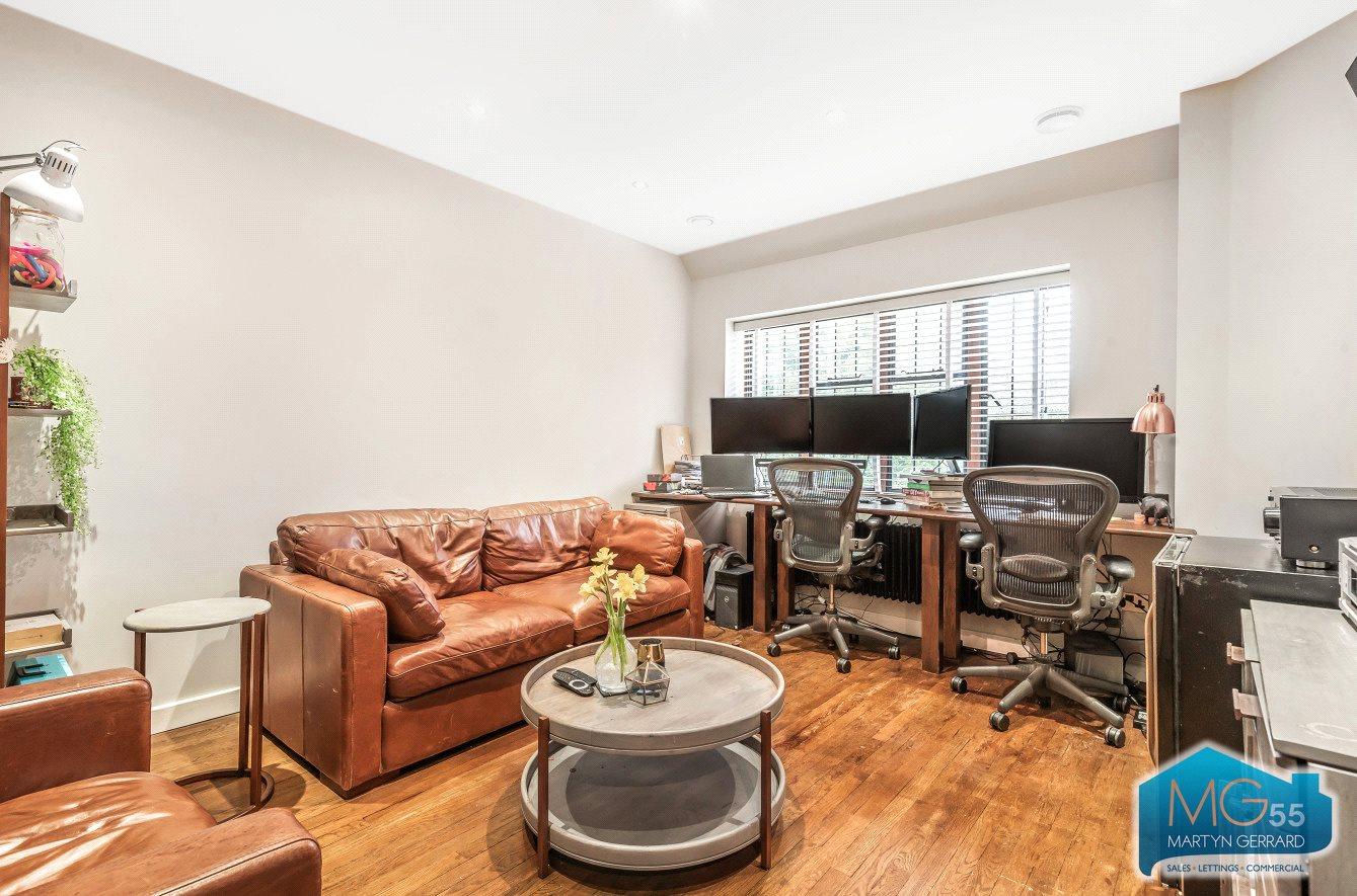 3 bedroom Apartment to rent - Martyn Gerrard