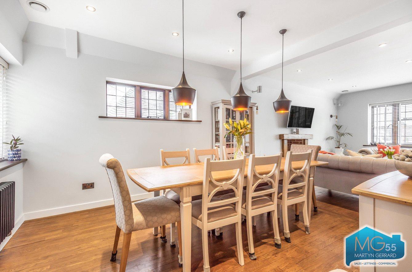 3 bedroom Apartment to rent - Martyn Gerrard