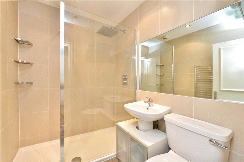 2 bedroom Ground Floor Flat to rent - Martyn Gerrard