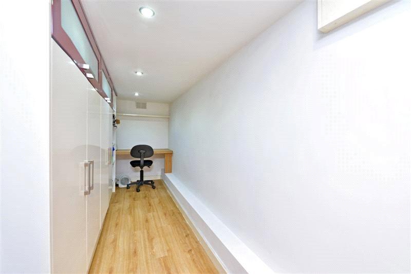 2 bedroom Ground Floor Flat to rent - Martyn Gerrard