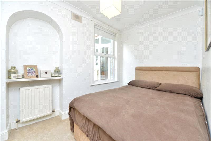 2 bedroom Ground Floor Flat to rent - Martyn Gerrard